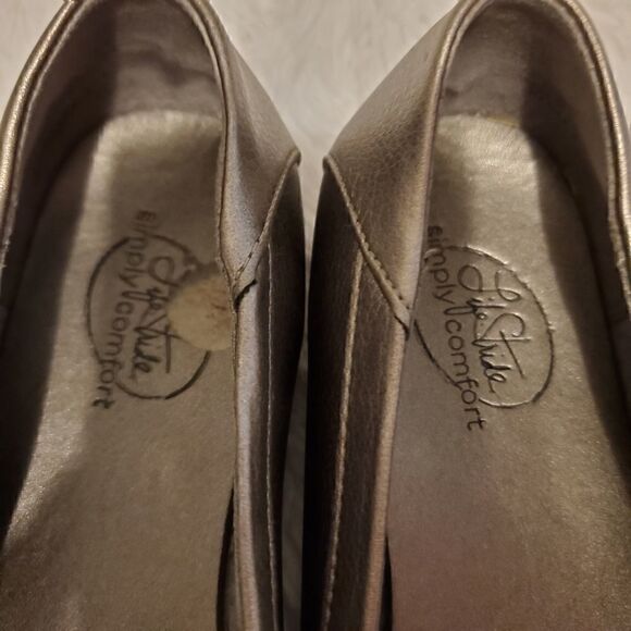 LIFE Stride Ladies Size 7 Silver Simply Comfort Loafers - Picture 4 of 5